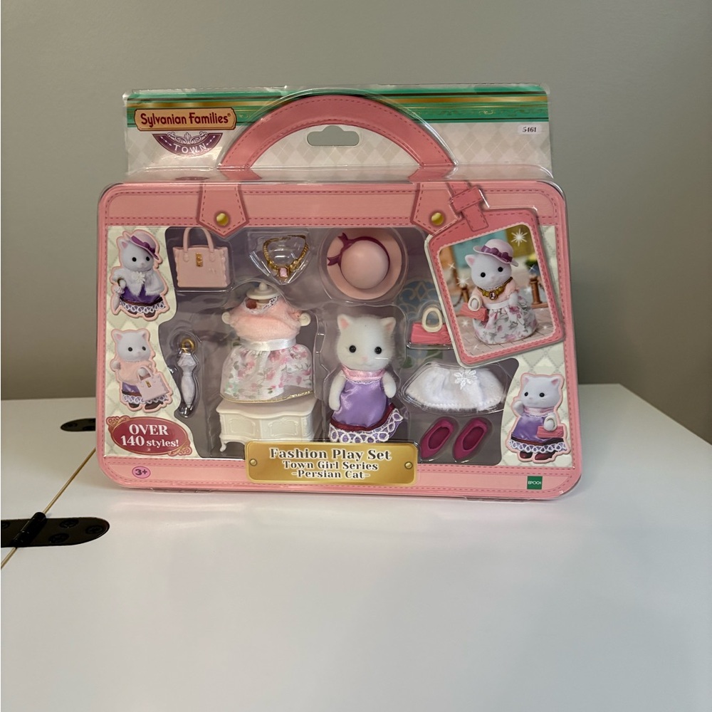 Sylvanian Families Fashion Play Set - Town Girl Persian Cat